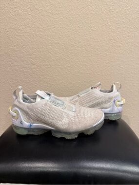 Women’s Nike Vapormax Flyknit (size 6)